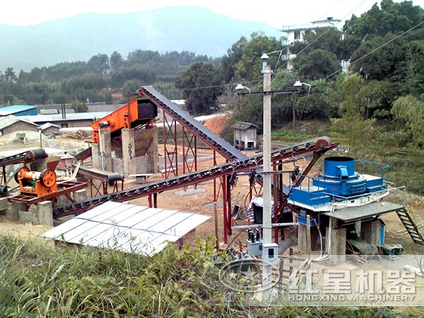 礦山破碎設備現(xiàn)場