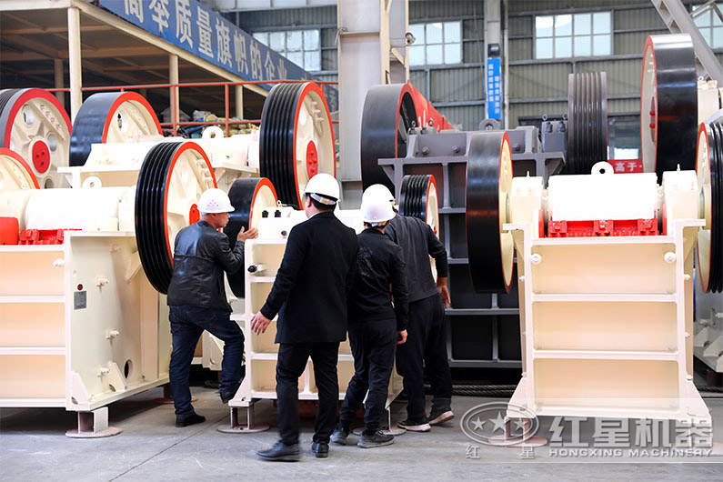 客戶直接來廠檢測(cè)設(shè)備，表示對(duì)我們的服務(wù)滿意